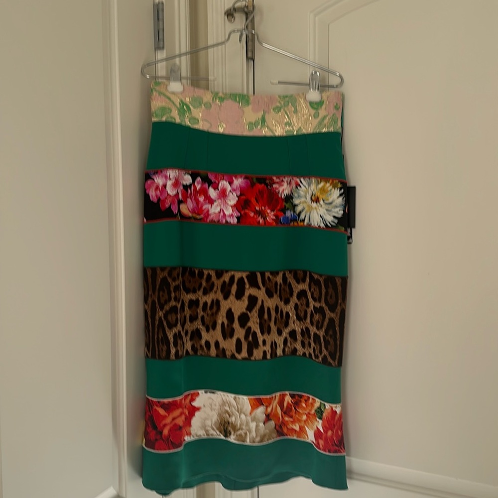 NWT Dolce Gabbana size 46 collection skirt